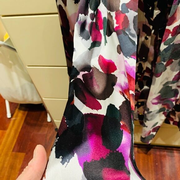 Multi colored satin blouse - Picture 7 of 8